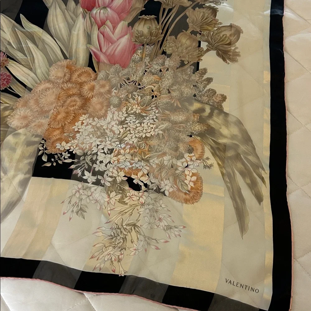 Vintage Valentino Scarf - Picture 5 of 13